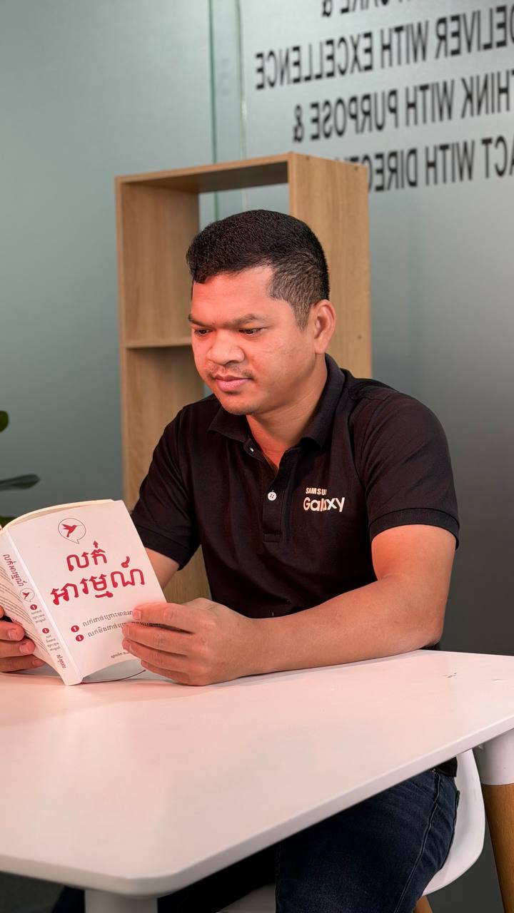Puth Neng reading a book